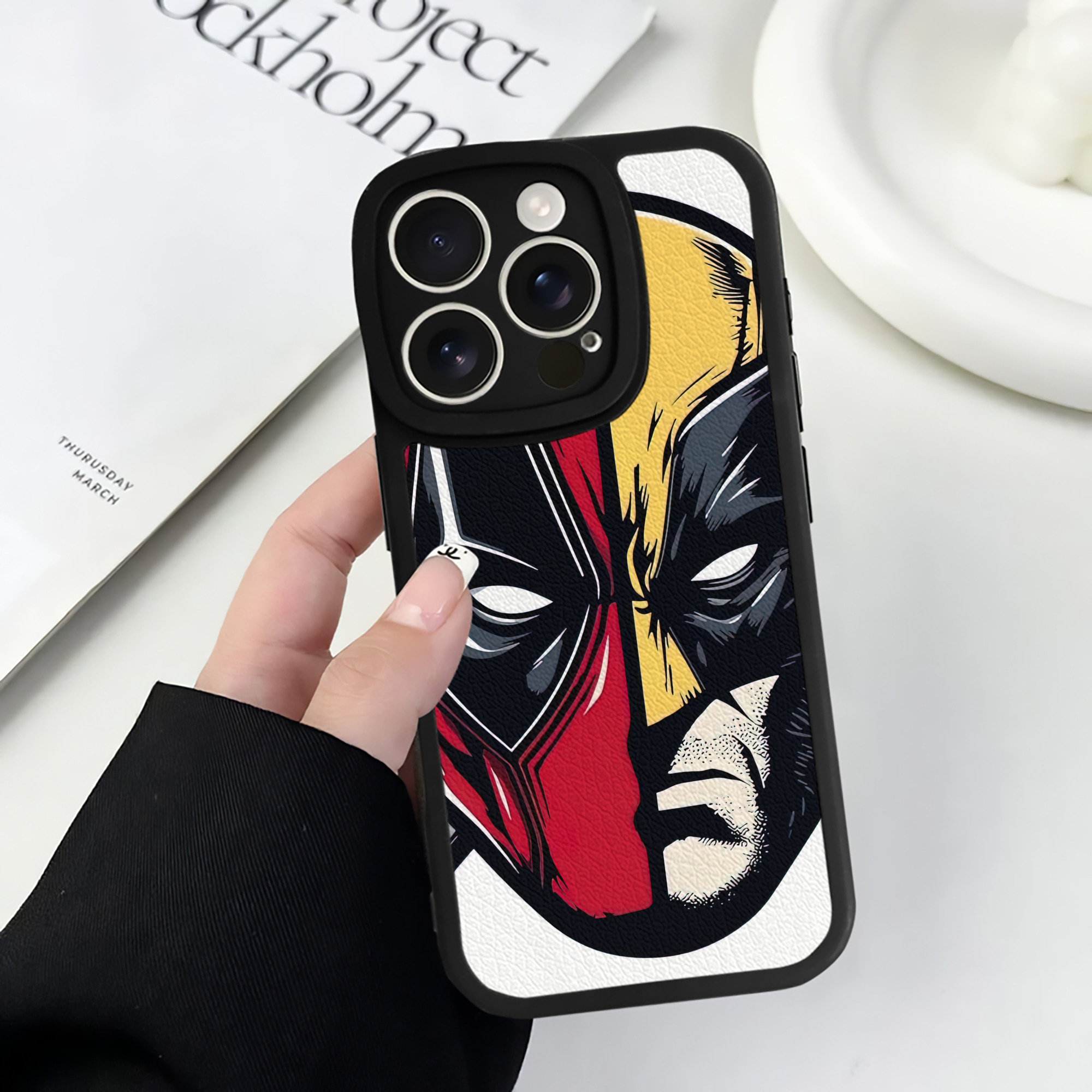 （画像用） Deadpool デッドプール 【iPhone 16シリーズ対応】シリコンスマホケース（レザー調） 材質：シリコン